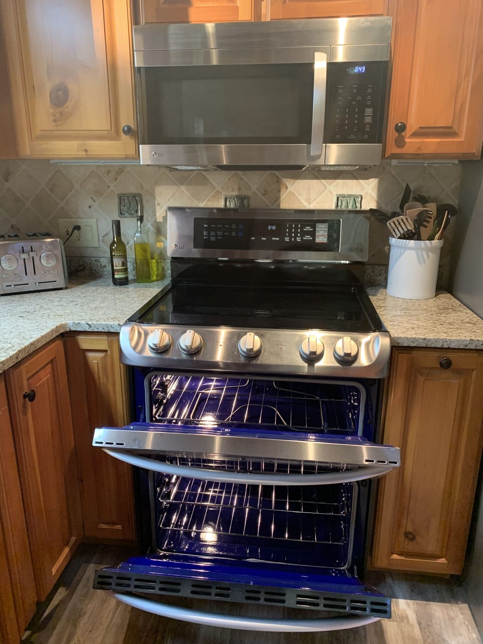 Double oven for all your baking needs 