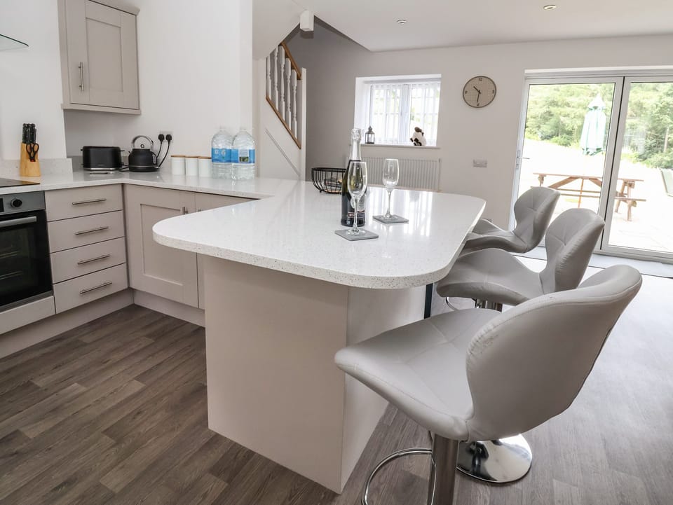 Cottage | Private kitchen | Fridge, microwave, dishwasher, electric kettle