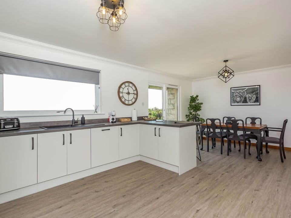 Cottage | Private kitchen | Fridge, microwave, dishwasher, electric kettle