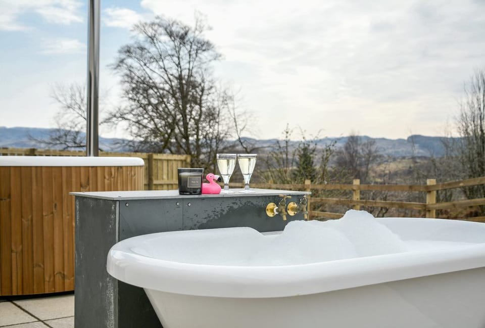 Outdoor spa tub