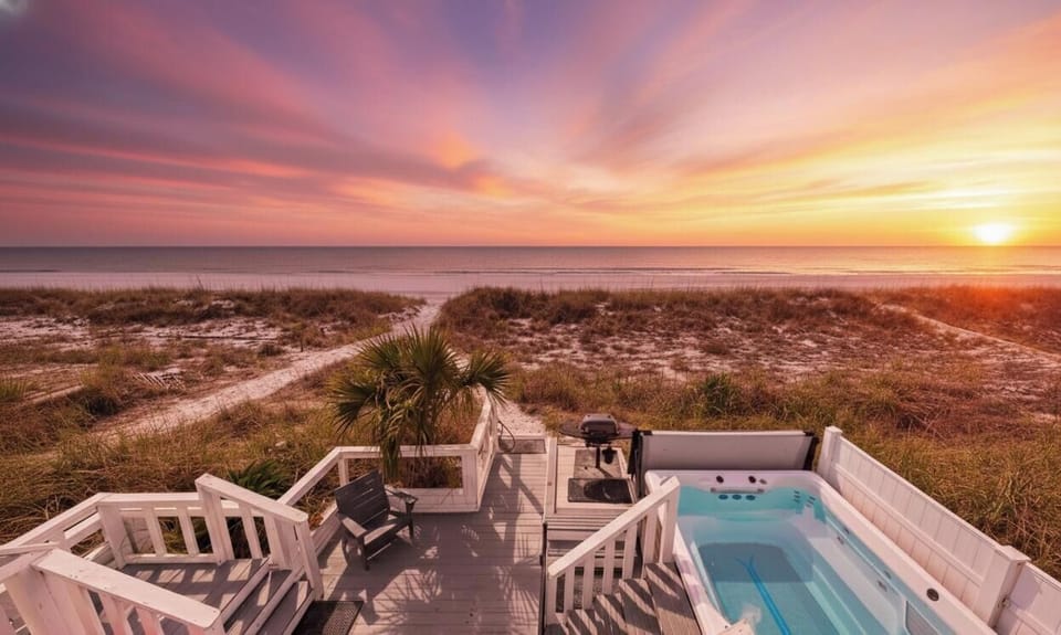 Uniquely located in the quiet east side of Panama City Beach, you will enjoy the sound of the waves and seagulls at Surfside Retreat.