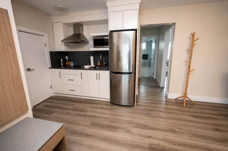 Superior King Suite Lake View and Patio | Private kitchen | Coffee/tea maker, microwave, electric kettle, paper towels
