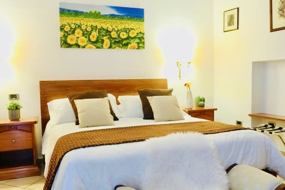 Classic Double or Twin Room | Free minibar items, in-room safe, desk, soundproofing