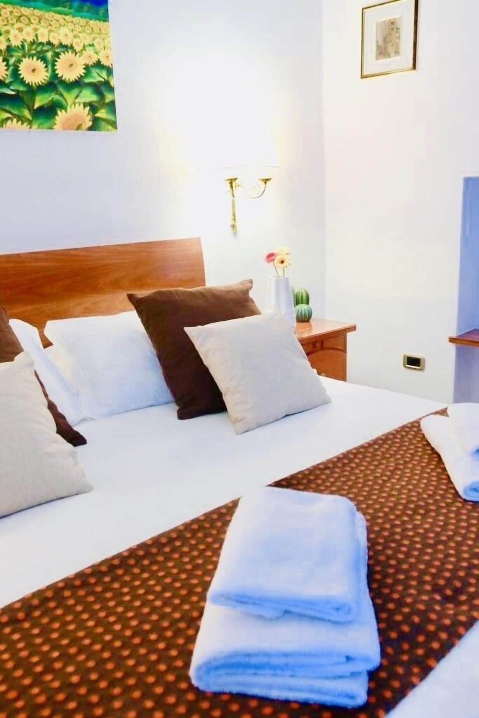 Classic Double or Twin Room | Free minibar items, in-room safe, desk, soundproofing