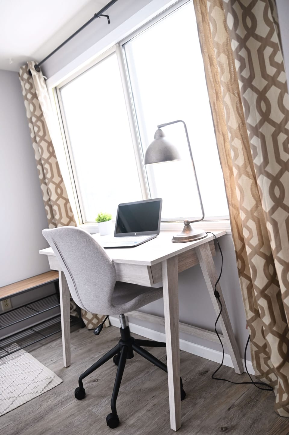 Working during your stay? Make the best of it with fast Wi-Fi and lake views!