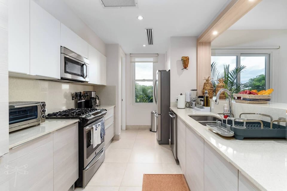 All the kitchen appliances - from blender to coffee maker to toaster - are high quality.
