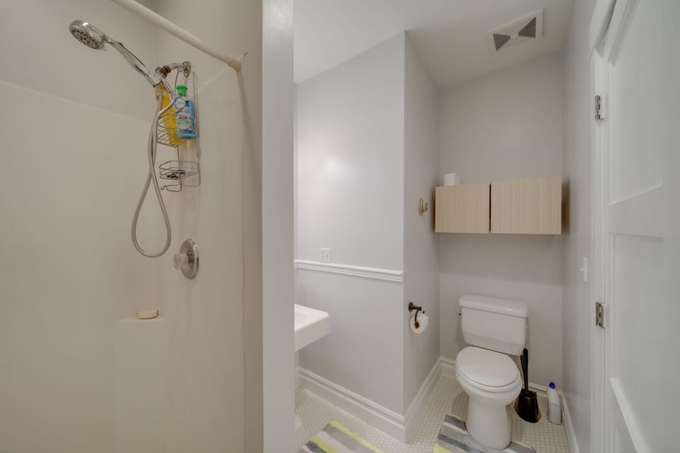 Full Bathroom | 2nd Floor