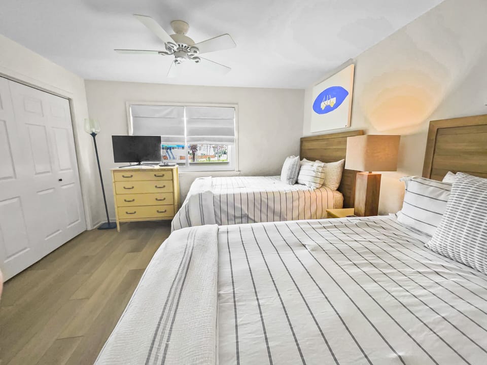 Bask |Two Queens Guest Bedroom | Sleeps 4