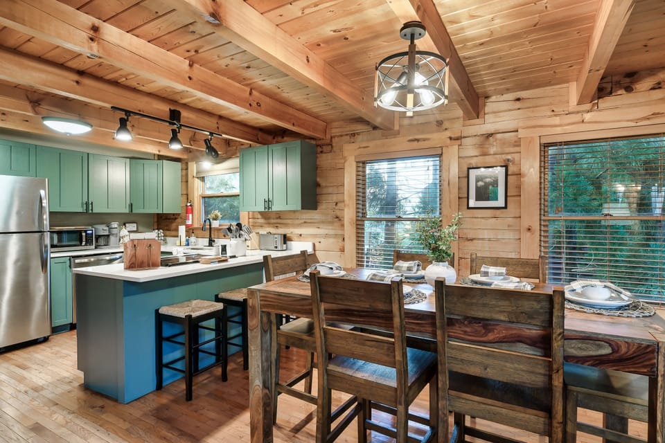 Kitchen & dining