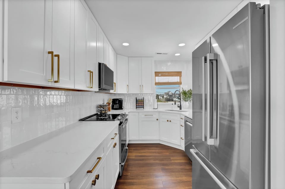 Kitchen completely updated in Jan 2024. All new cabinets and appliances.