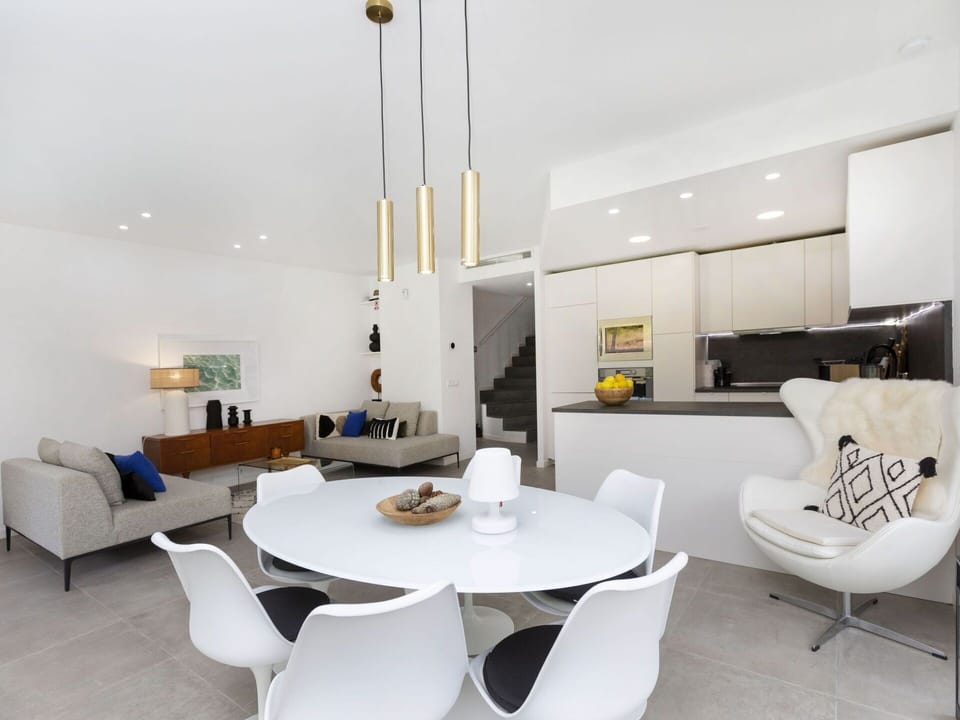 Table, Furniture, Couch, Chair, Building, Comfort, Living Room, Floor, Automotive Design, House
