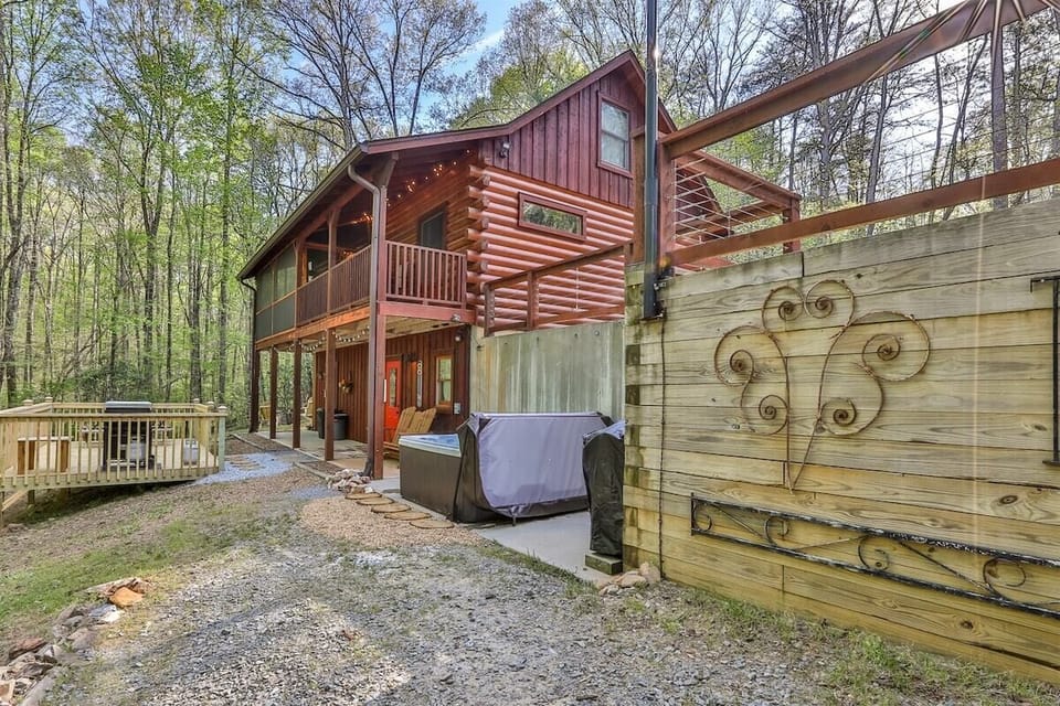 Terrace level outdoor entertainment area