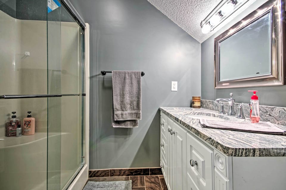 Full Bathroom | Complimentary Toiletries