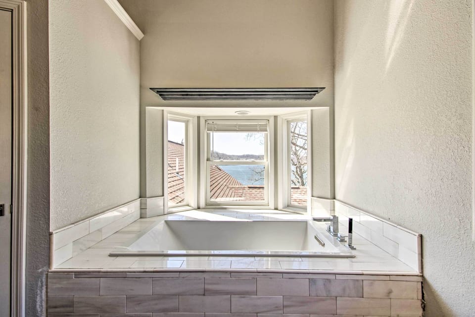 Bedroom 1 | Lakefront Views