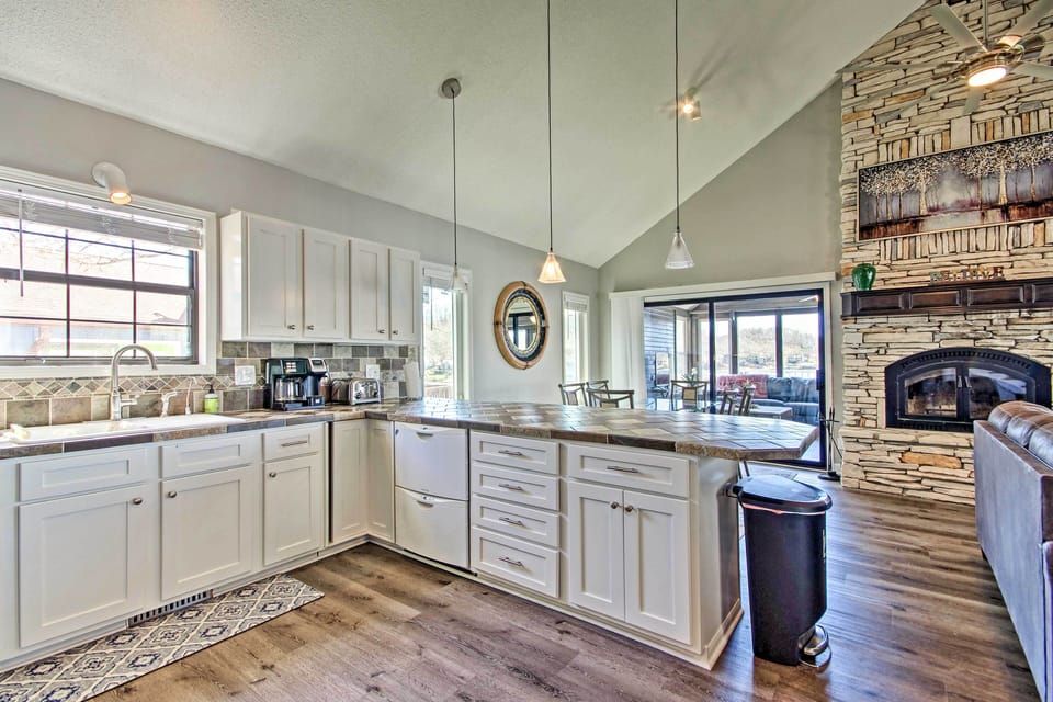 Kitchen | Coffee Maker + Grinder