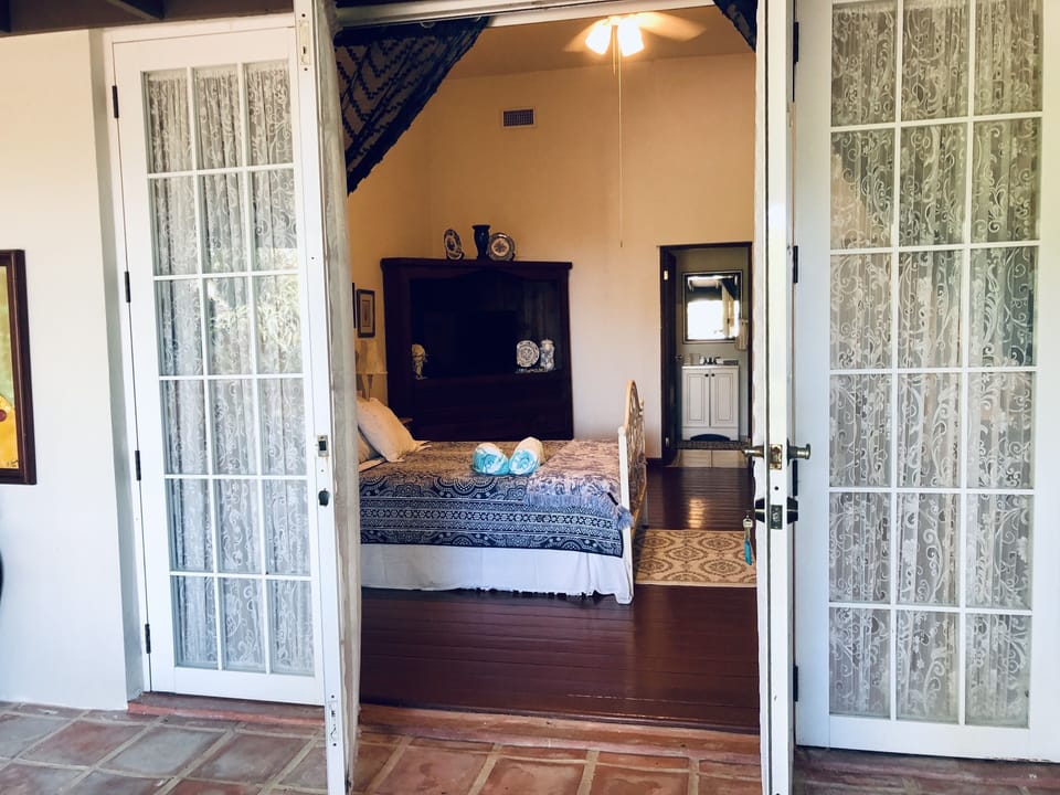 Deluxe Room, 1 Queen Bed, Balcony, Courtyard View | Hypo-allergenic bedding, in-room safe, individually decorated