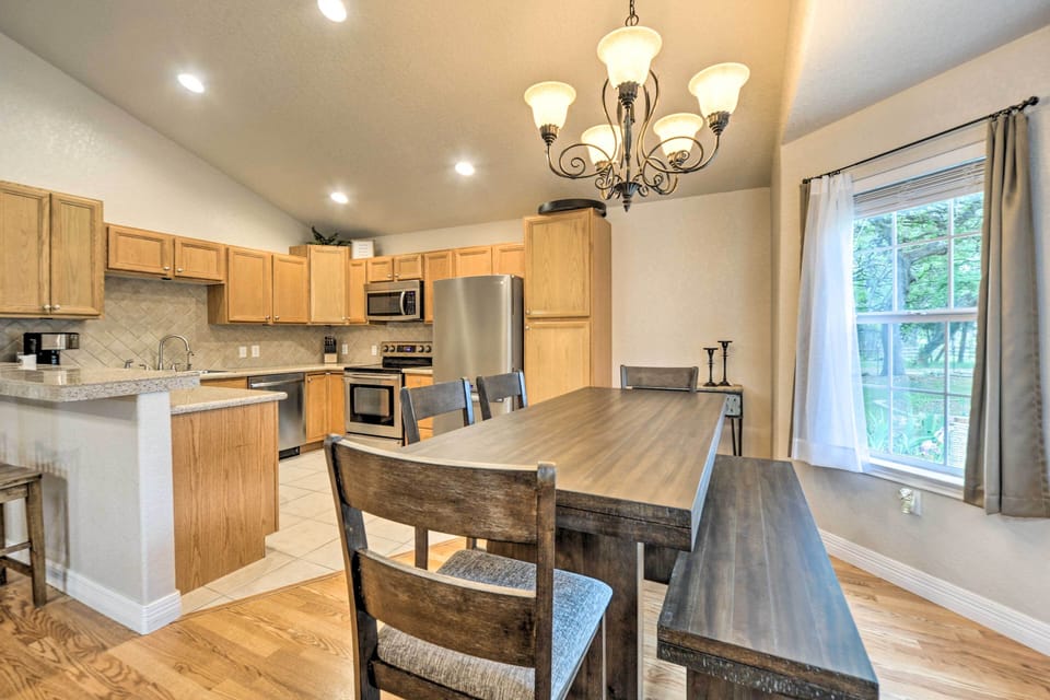 Fully Equipped Kitchen | Dishware & Flatware