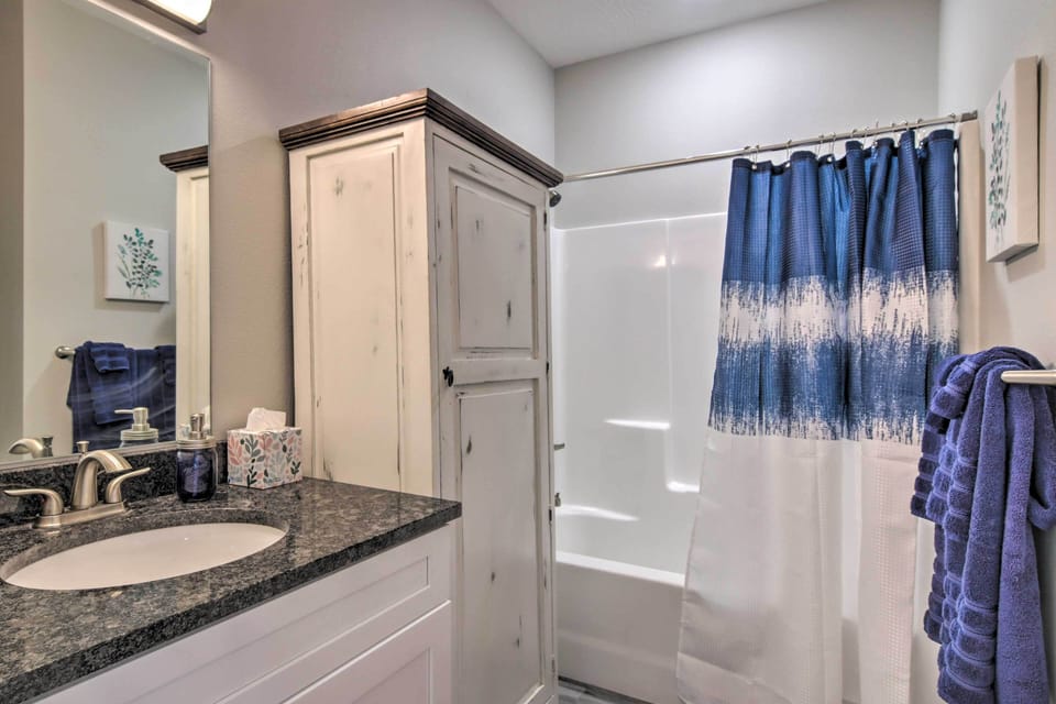 Full Bathroom | 1st Floor