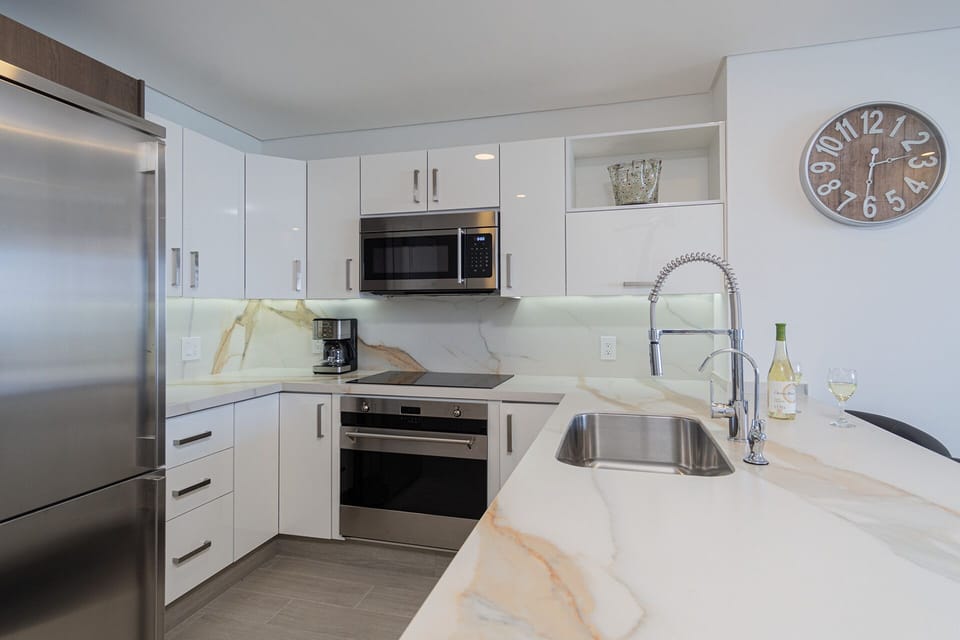 Looking into the kitchen.