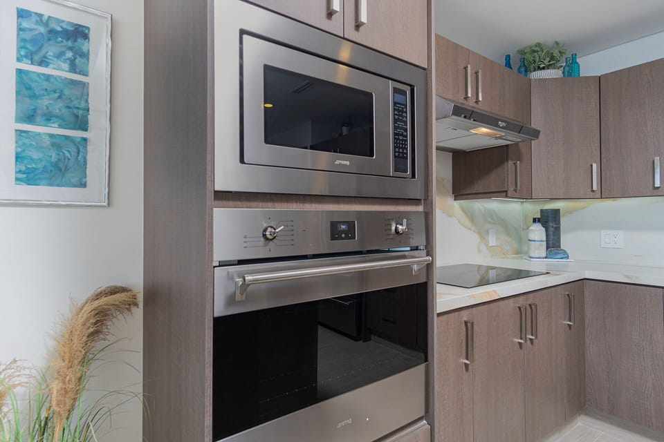 The appliances in the kitchen are all new, and top quality.