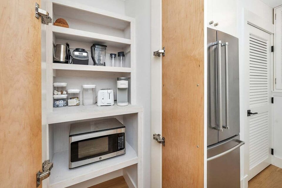 King and Prince 184 North Villas - Built in Coffee Bar and Pantry