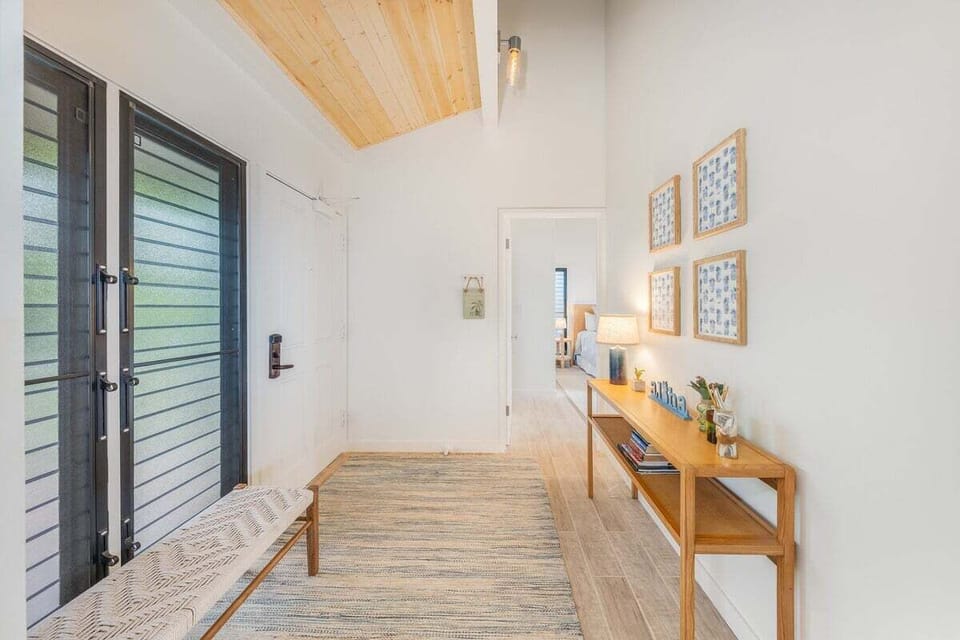 Wailea Ekolu 504 hallway1