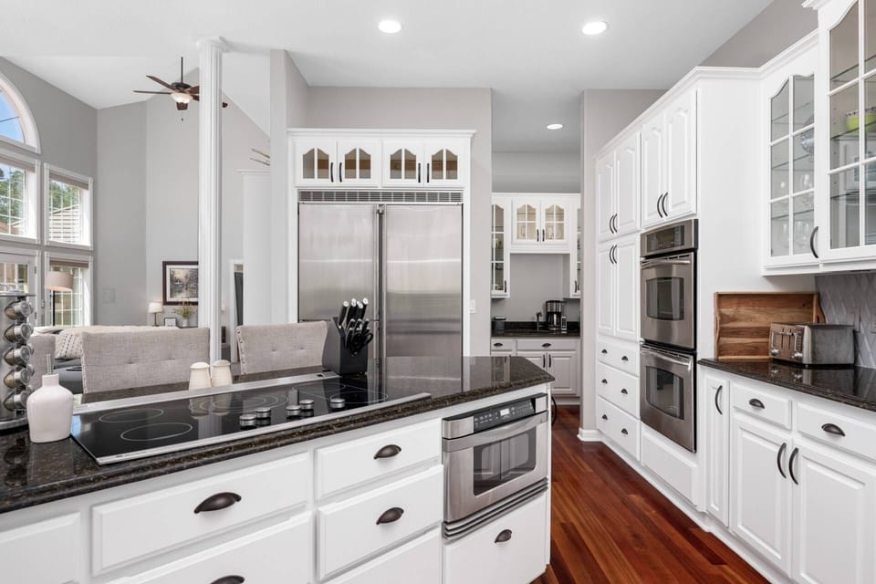 Cook delicious meals for breakfast, lunch, and dinner in this fully equipped kitchen. We suggest grabbing some ingredients from a local farm.