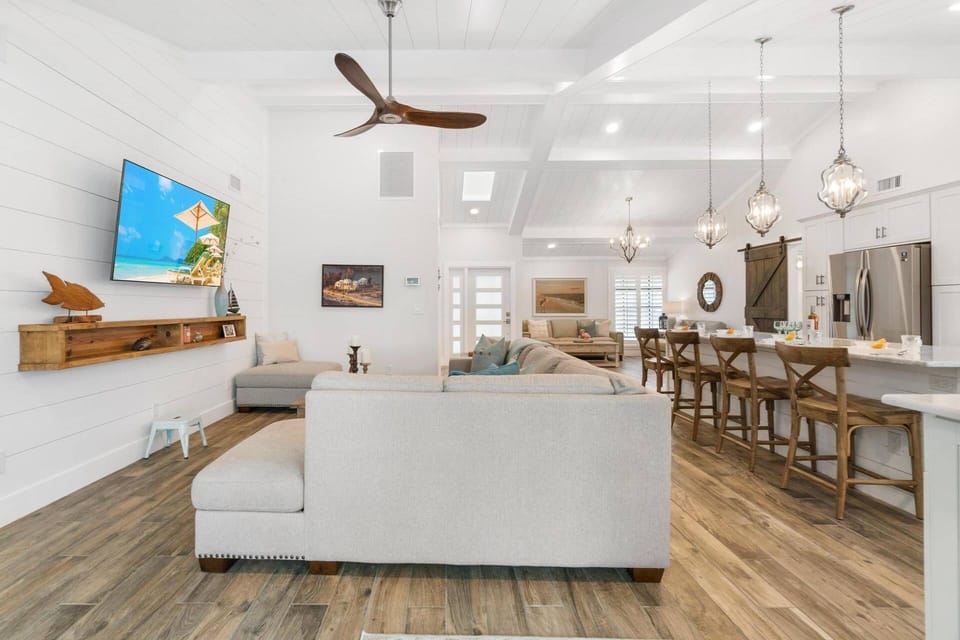 From the moment you arrive, you'll be wowed by the breathtaking space and lovely furnishings.