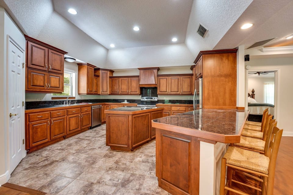 Spacious Kitchen: Cook gourmet meals with stainless steel appliances and sleek granite surfaces!