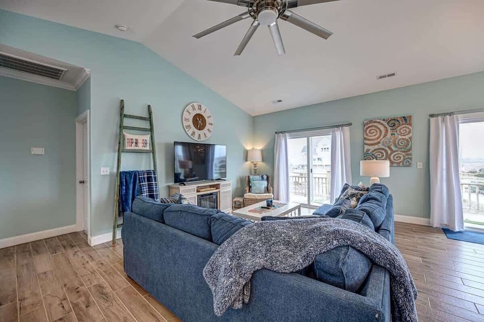 Great Room with Ocean View Sun Deck