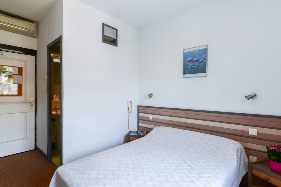 Double Room | Free WiFi, bed sheets