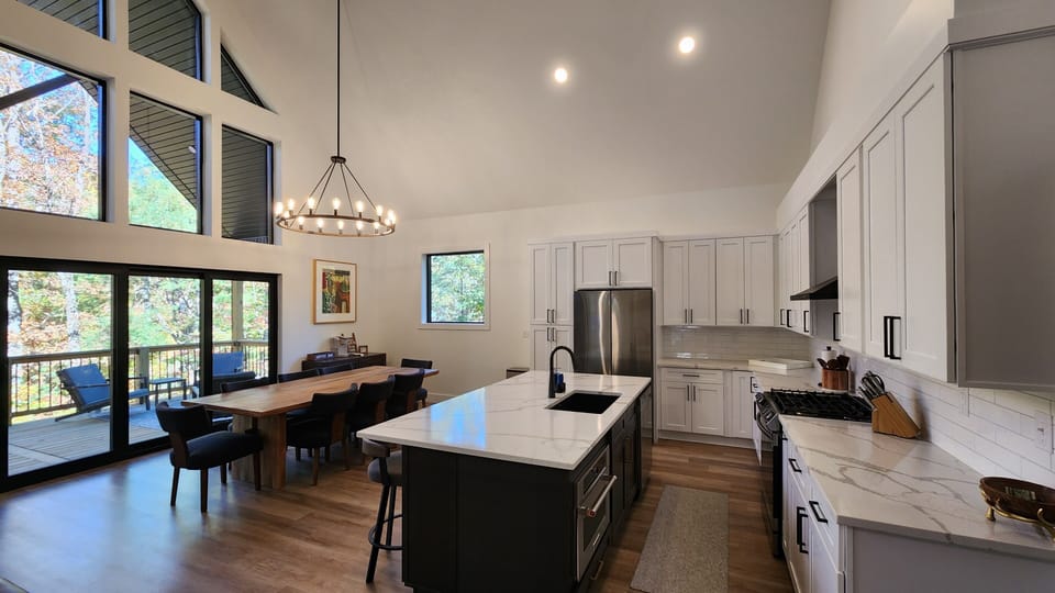 Open-Concept Main Level with Living Room, Dining Area, and Kitchen 