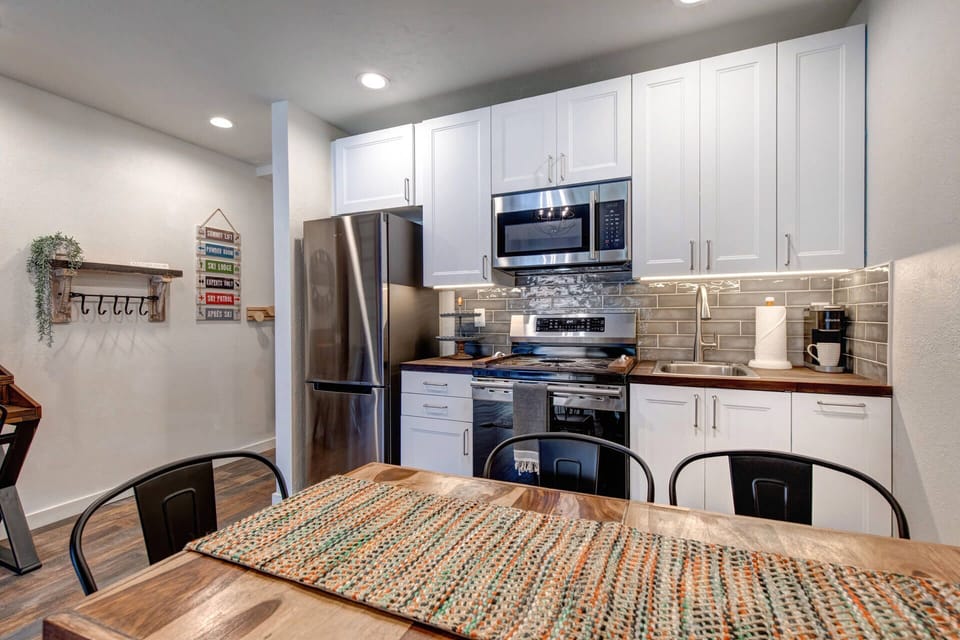 Vacation Rentals in Park City at Prospector Lodge 924: Full kitchen