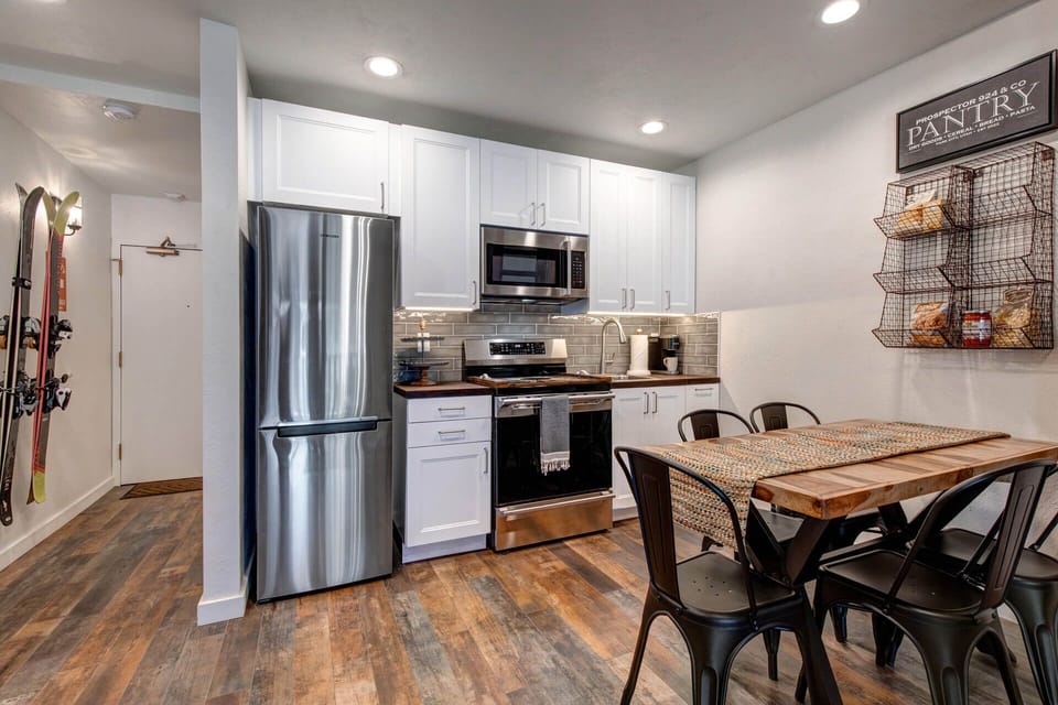 Vacation Rentals in Park City at Prospector Lodge 924: Full kitchen