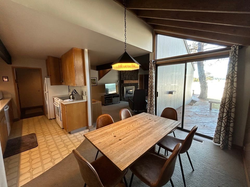 Dining Room 4