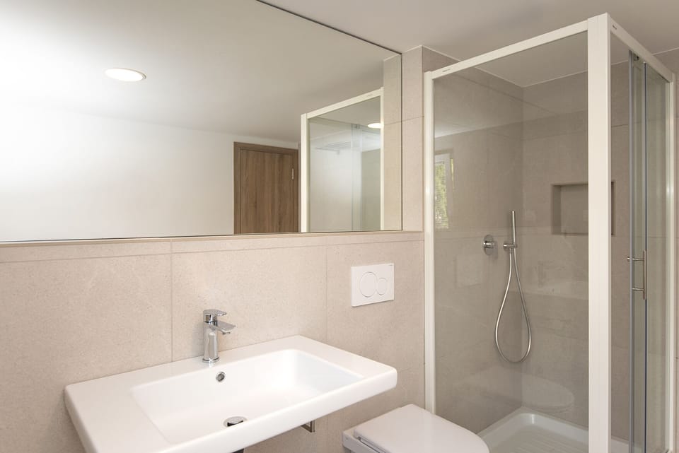 Shower, towels