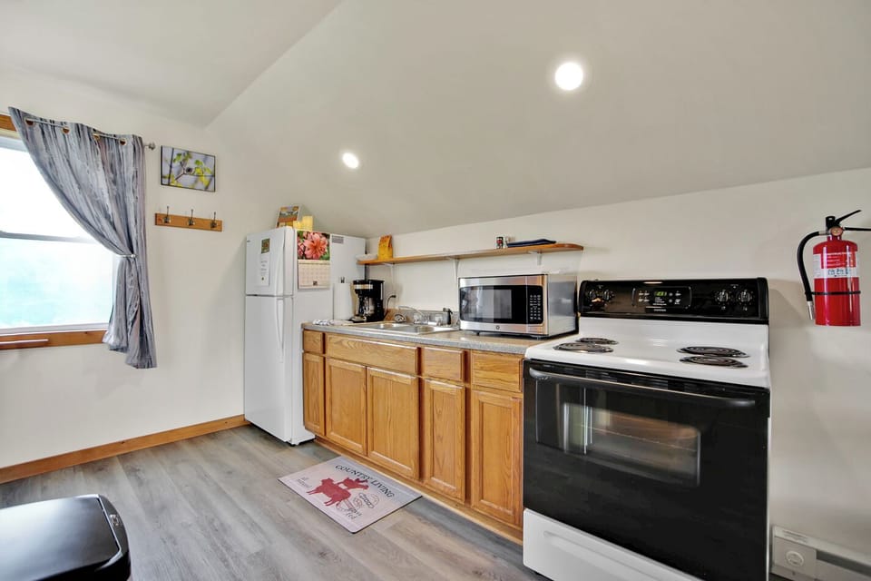 Efficiency kitchen, coffee pot with basket filter, electric range. (2)