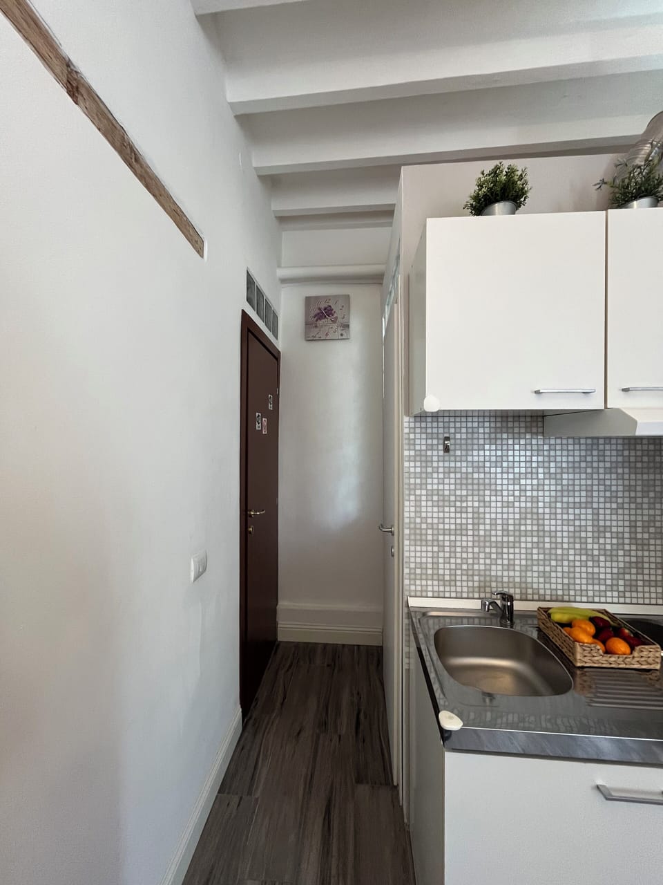 Kitchenette 1.