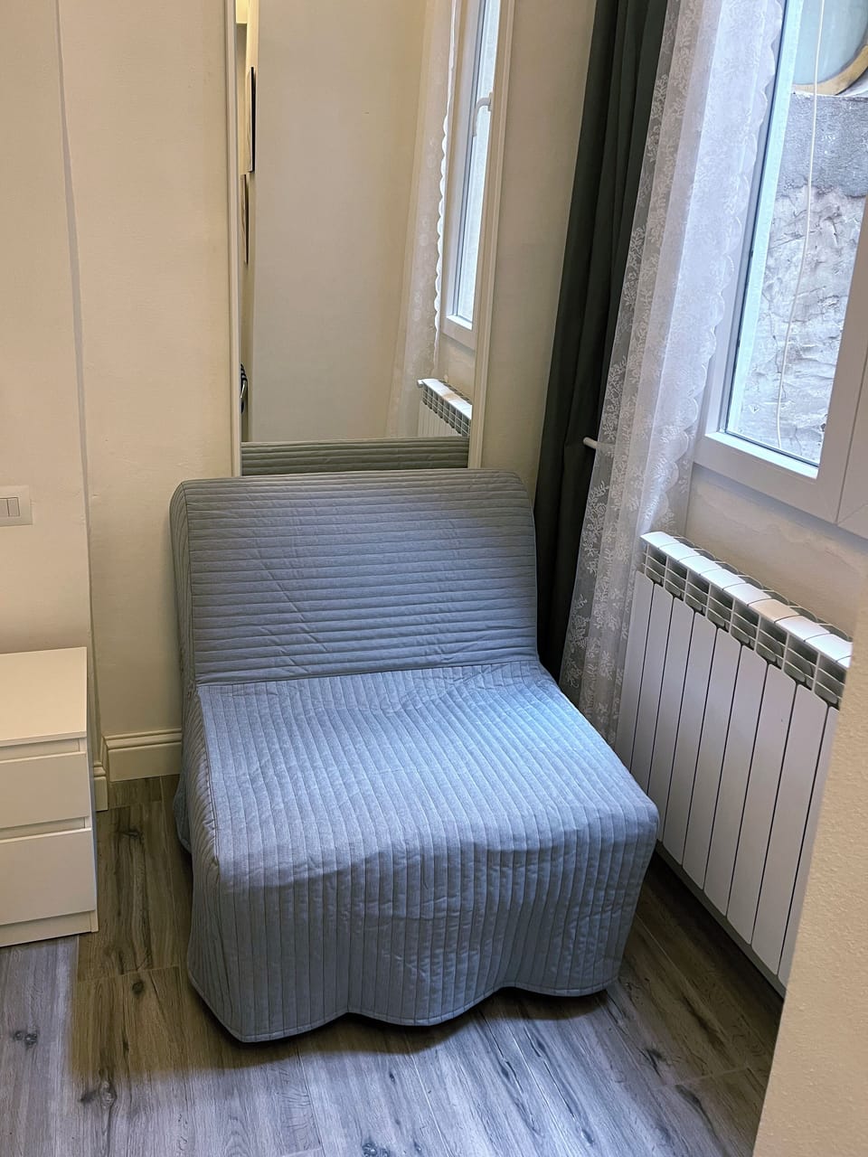 Chair/Bed.