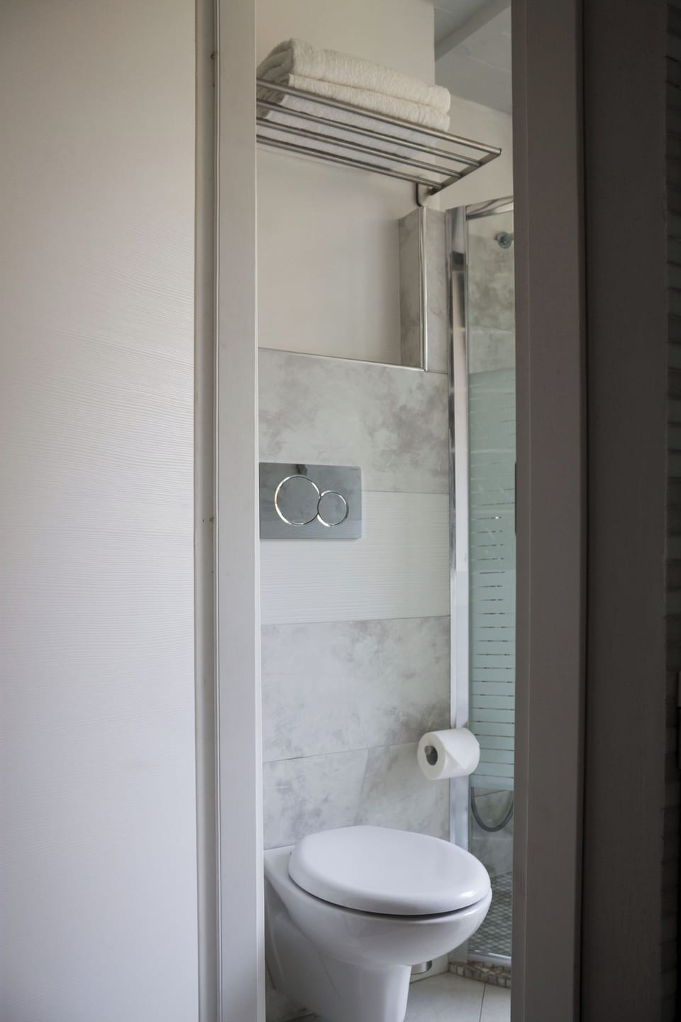 Bathroom 1.