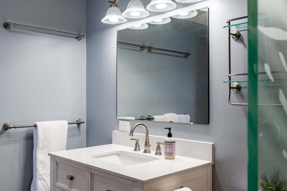 Fresh & bright bathroom with ample counter space and plush towels. Start your day feeling refreshed!
