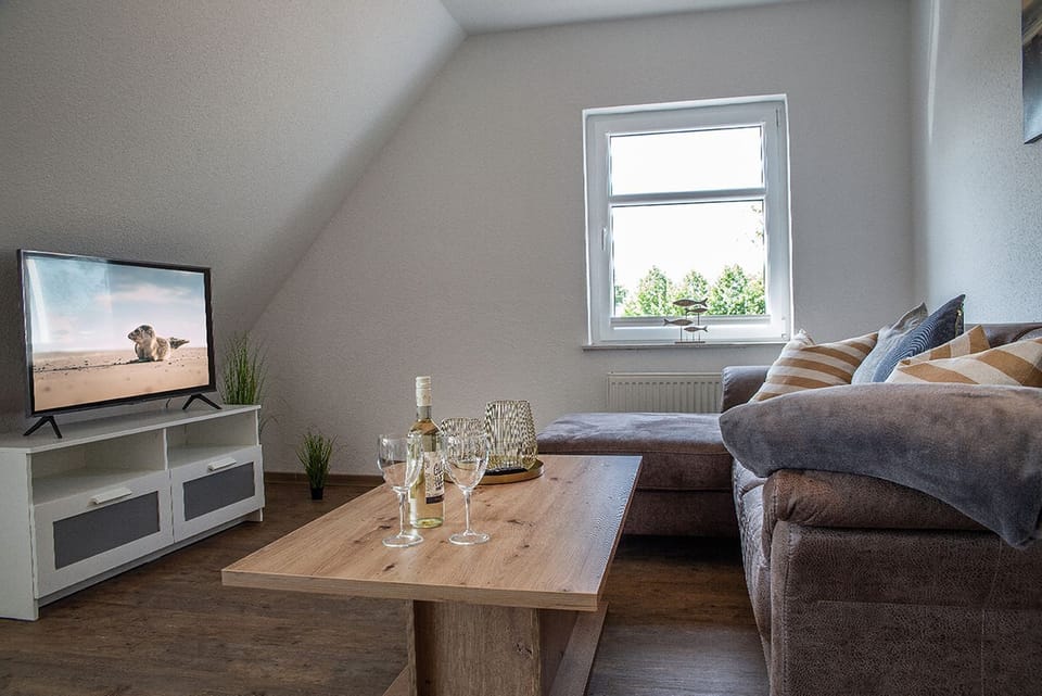 50137 "Deichkajüte 6" - Modern living comfort: This friendly apartment on the upper floor has Apartment in Wangerland