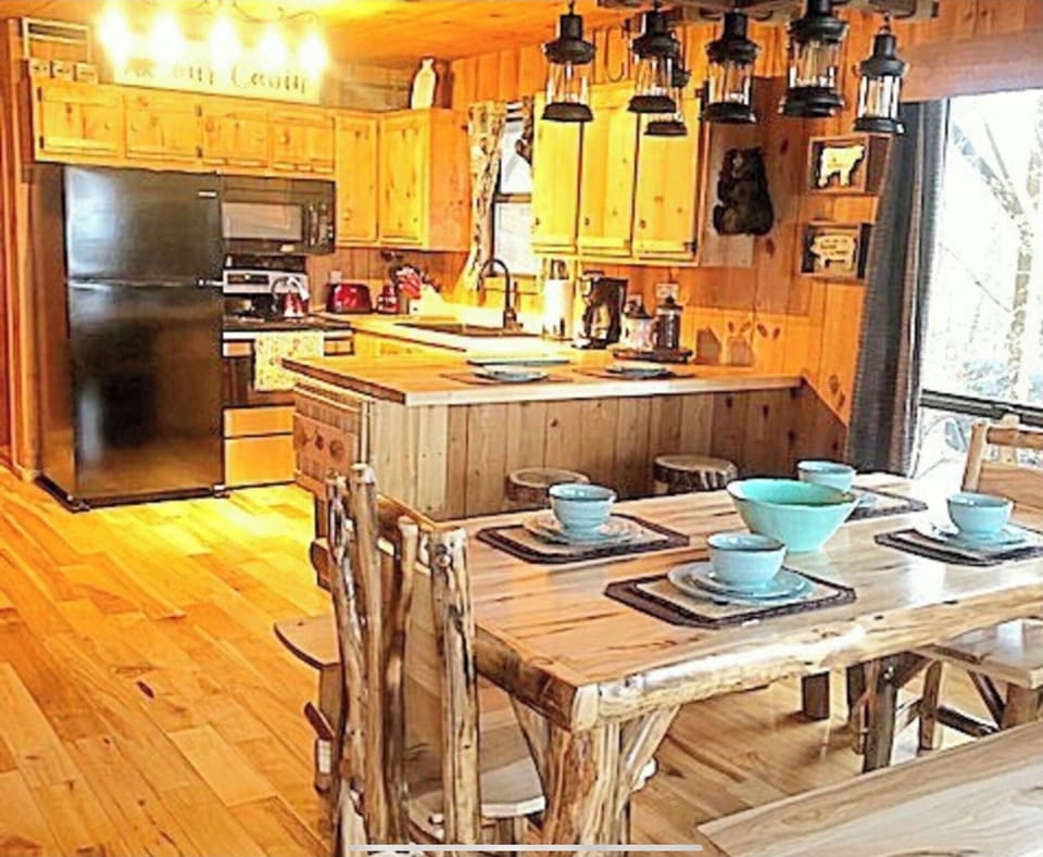 Convenient kitchen island and dining with all appliances and serving needs given
