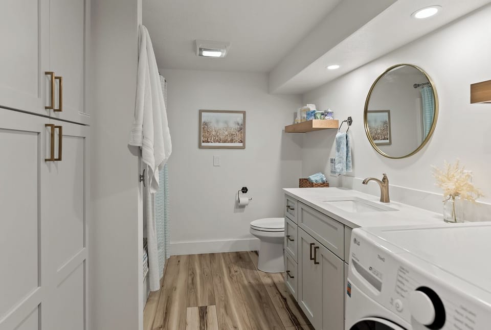bathroom spacious and has laundry 