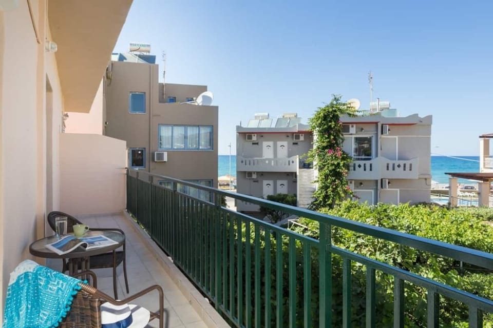 Outside view from the balcony to the neighborhood
