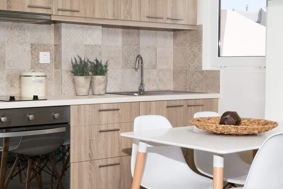 Fully equipped wooden kitchen