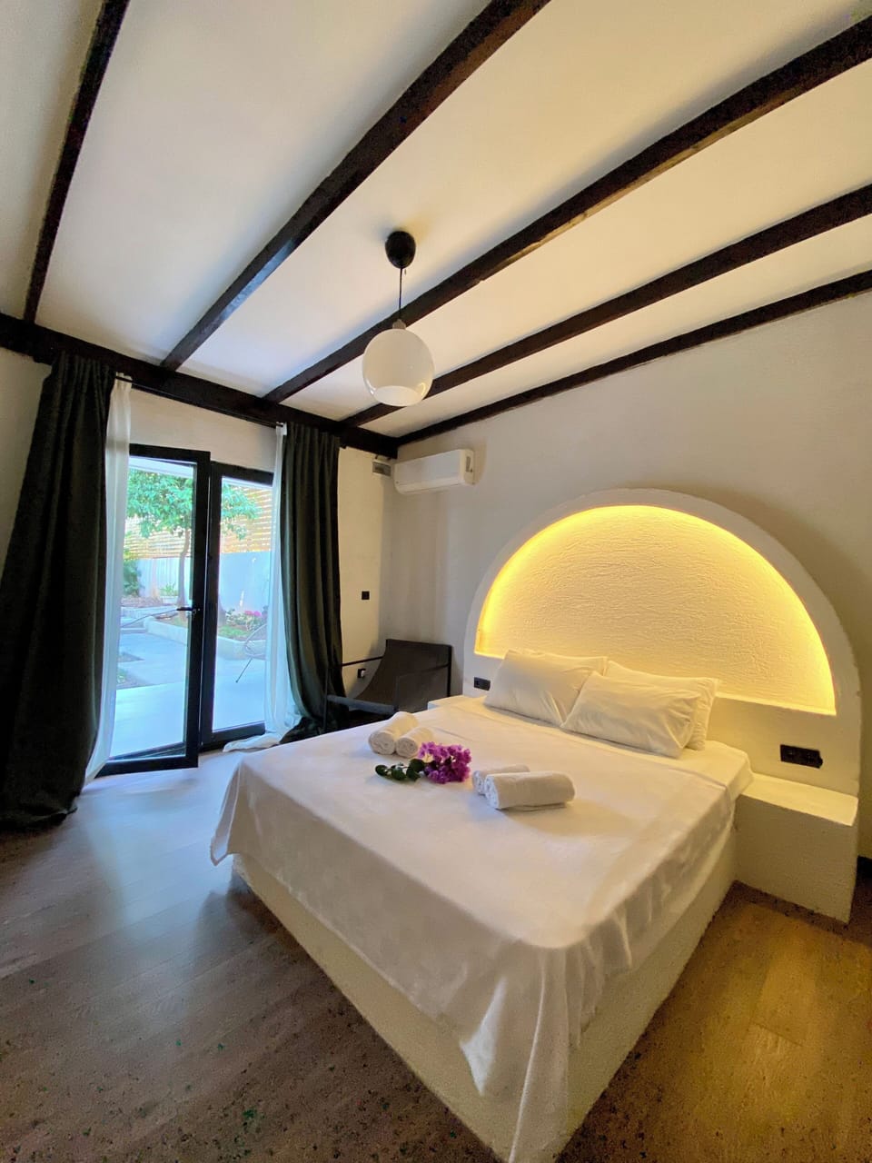 Bahceli Deluxe Oda | Down comforters, minibar, iron/ironing board (on request), WiFi (free)