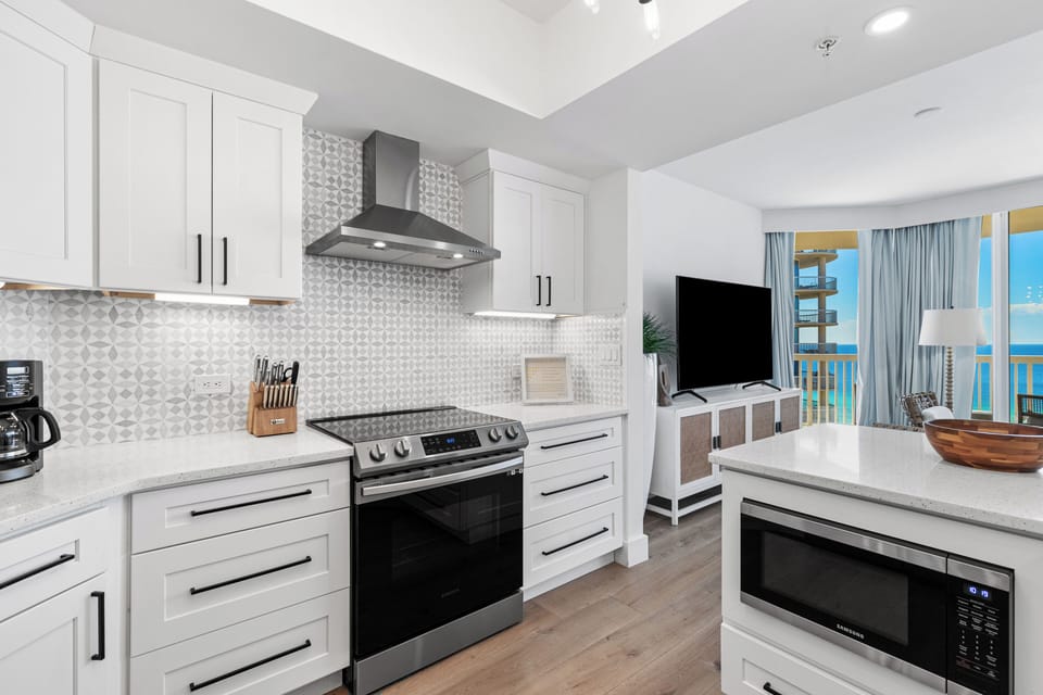 Kitchen - Our kitchen features custom backsplash!