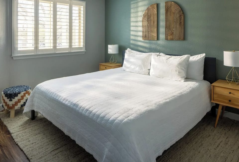 Another king bedroom. 