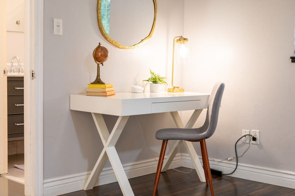[Master Bedroom] Desk / Workspace area.